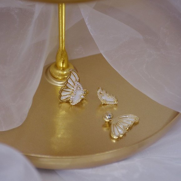 NEW 14K Gold Plated Diamond Butterfly Earrings a - Picture 3 of 3